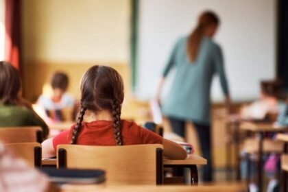 Piso dos professores pode ter acréscimo real de quase R$ 300 com reajuste acima da inflação Piso dos professores pode ter acréscimo real de quase R$ 300 com reajuste acima da inflação