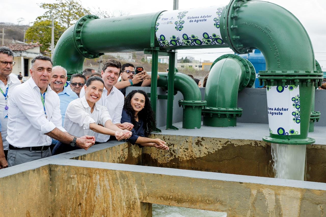 Governadora Raquel Lyra entrega nova etapa da Adutora do Agreste e garante abastecimento diário de água em Bezerros Governadora Raquel Lyra entrega nova etapa da Adutora do Agreste e garante abastecimento diário de água em Bezerros