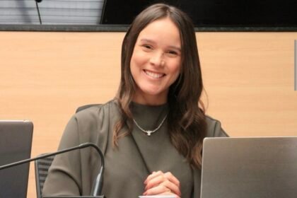 Flávia de Nadegi, ex-base do prefeito João Campos, assina pedido de CPI; já são 11 assinaturas Flávia de Nadegi, ex-base do prefeito João Campos, assina pedido de CPI; já são 11 assinaturas